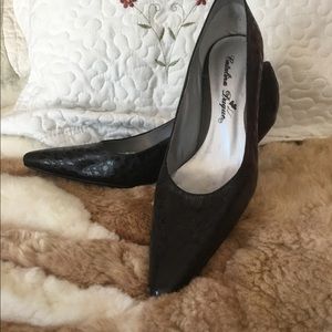 Black pointy heels. Kitten heel. NWOT.